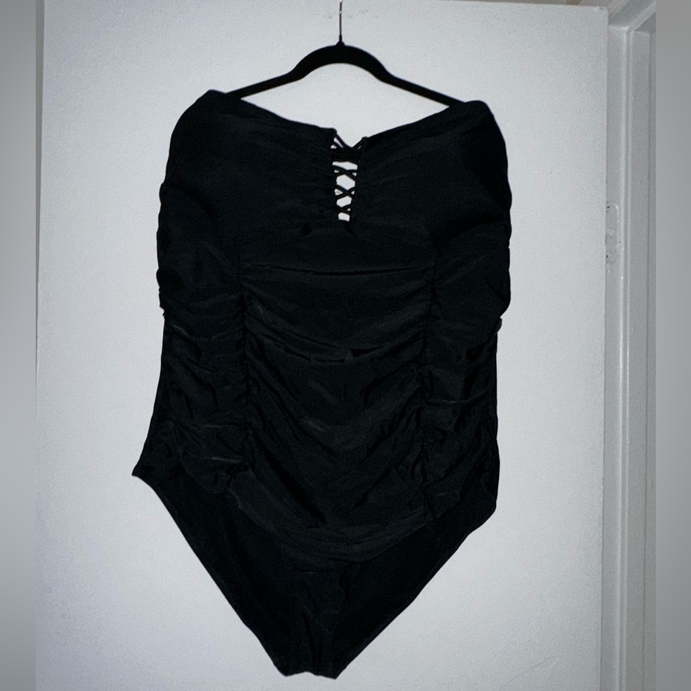 Strapless tummy control ruched batching suit